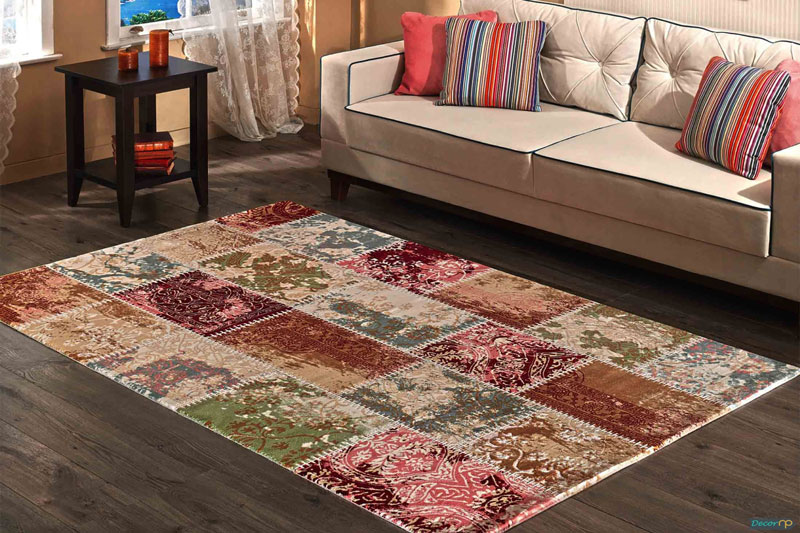 Модный разноцветный ковер